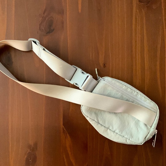 Lululemon belt bag 1L - gray - Picture 2 of 4